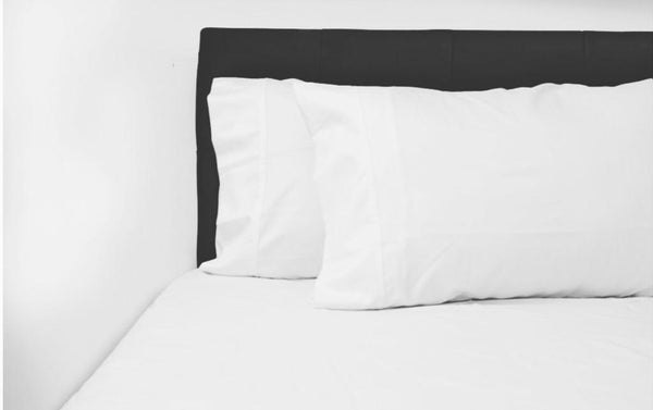 Indulge in the high life with this very soft 600-thread count cotton sheet set. Made with 100% cotton, this cloud-white bedsheet comes with 2 pillow cases.